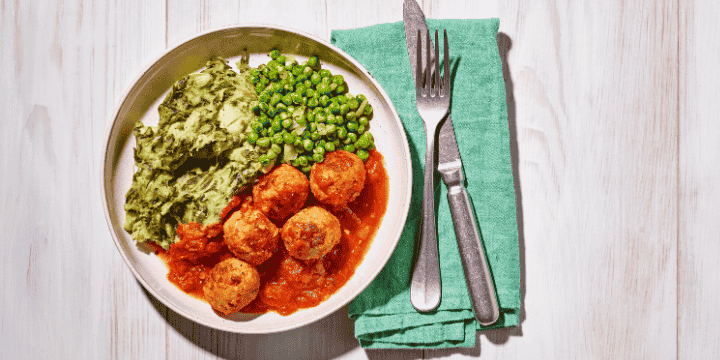 Balletjes in tomatensaus, stoemp met spinazie en erwtjes